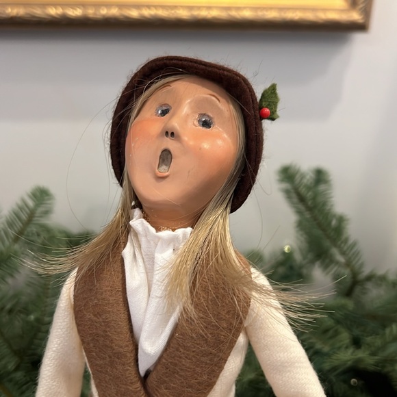 Byers’ Choice Caroler - Picture 5 of 9